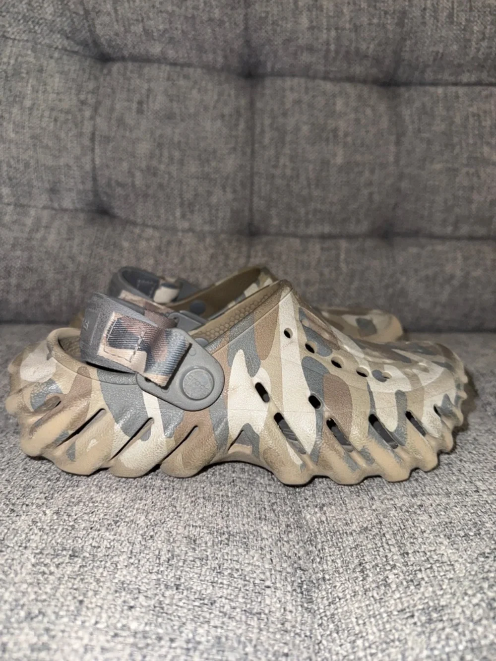 Crocs echo duck camo clogs kids size 1